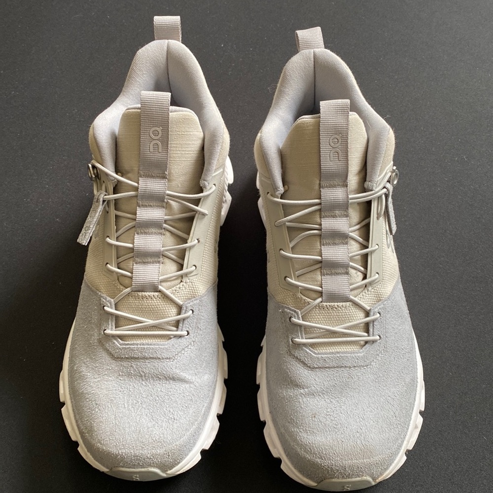 On Cloud Hi Sneaker in Glacier & Grey